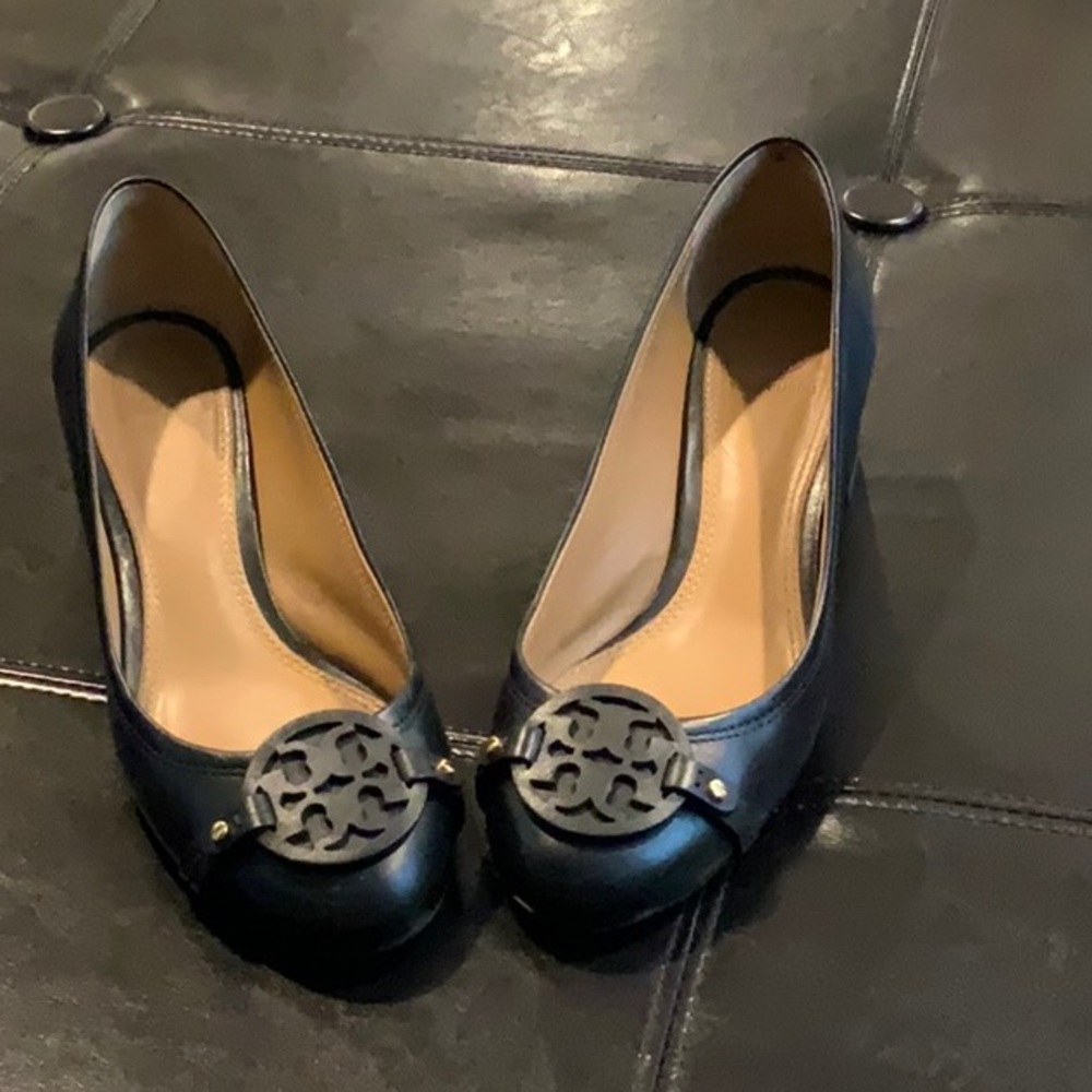 Tory Burch Black Leather Low Heel Pump